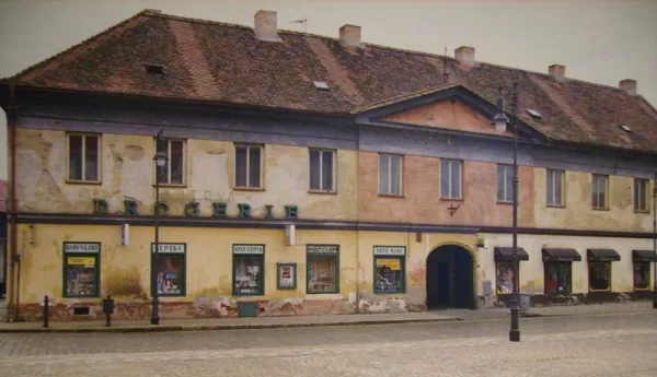 90tá léta před rekonstrukcí
